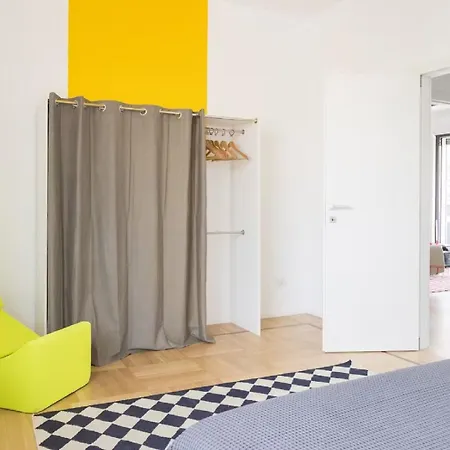 With View In 6 Perss Apartment Milan